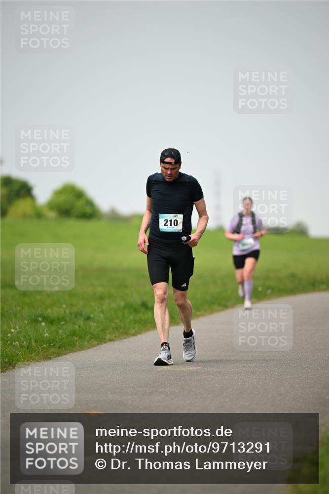 10.05.2026 - 8. Wedeler Halbmarathon Dr. Thomas Lammeyer http://msf.ph/oto/9713291 10.05.2026 12:13:36 Laufen 210 meine-sportfotos.de