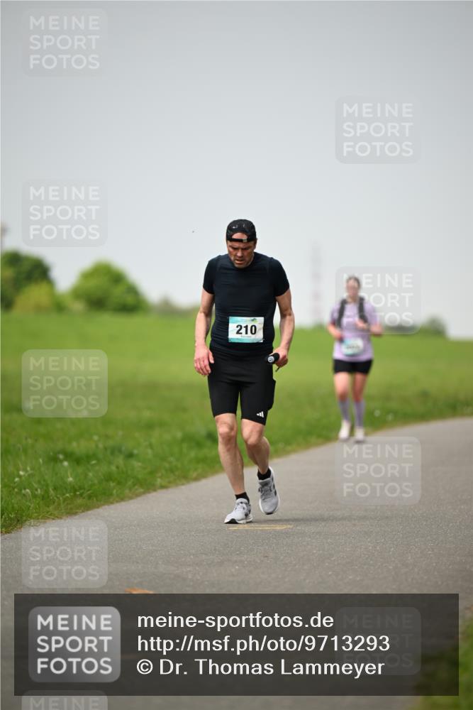 10.05.2026 - 8. Wedeler Halbmarathon Dr. Thomas Lammeyer http://msf.ph/oto/9713293 10.05.2026 12:13:36 Laufen 210 meine-sportfotos.de