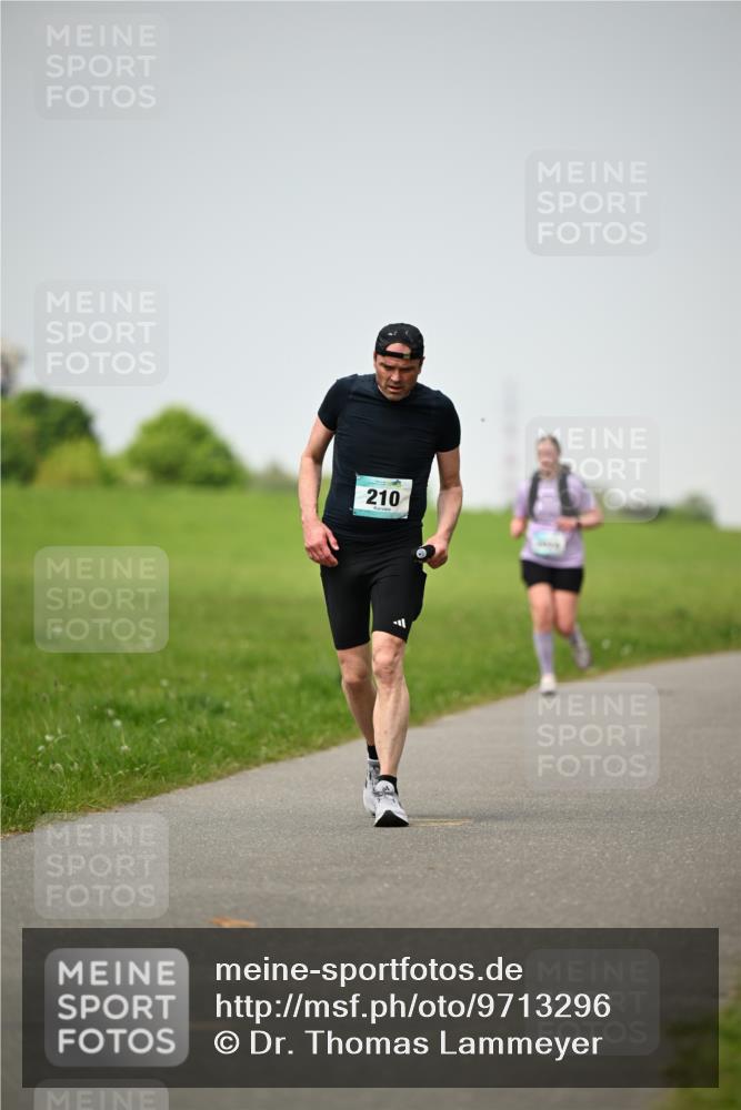 10.05.2026 - 8. Wedeler Halbmarathon Dr. Thomas Lammeyer http://msf.ph/oto/9713296 10.05.2026 12:13:36 Laufen 210 meine-sportfotos.de