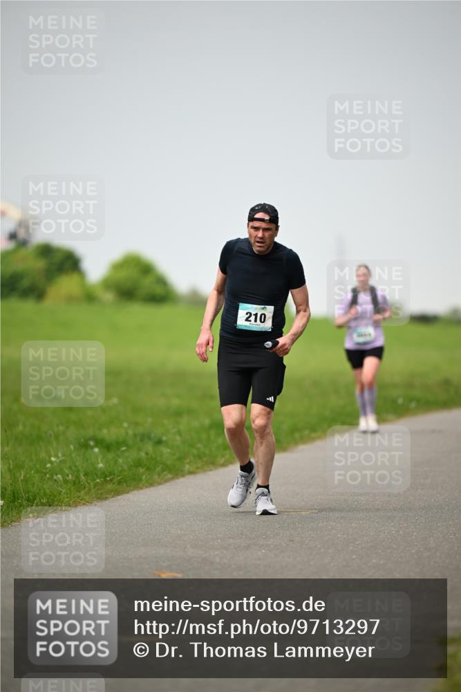 10.05.2026 - 8. Wedeler Halbmarathon Dr. Thomas Lammeyer http://msf.ph/oto/9713297 10.05.2026 12:13:36 Laufen 210 meine-sportfotos.de