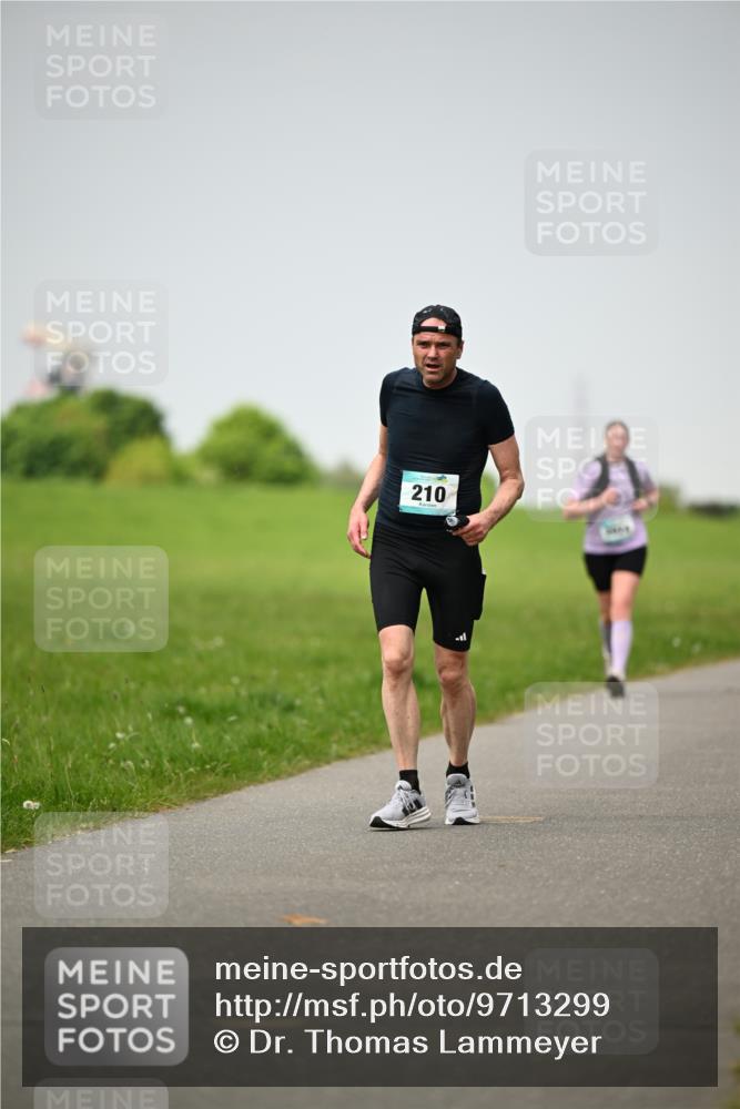 10.05.2026 - 8. Wedeler Halbmarathon Dr. Thomas Lammeyer http://msf.ph/oto/9713299 10.05.2026 12:13:36 Laufen 210 meine-sportfotos.de
