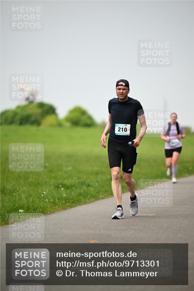 10.05.2026 - 8. Wedeler Halbmarathon Dr. Thomas Lammeyer http://msf.ph/oto/9713301 10.05.2026 12:13:37 Laufen 210 meine-sportfotos.de