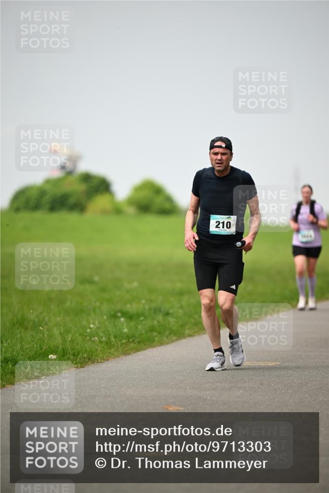 10.05.2026 - 8. Wedeler Halbmarathon Dr. Thomas Lammeyer http://msf.ph/oto/9713303 10.05.2026 12:13:37 Laufen 210 meine-sportfotos.de