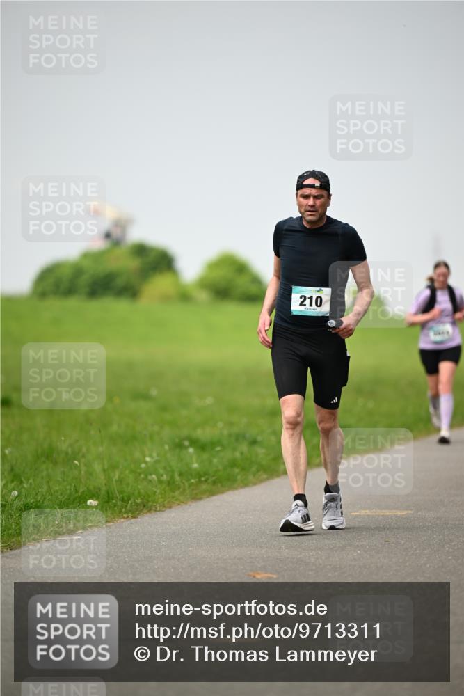 10.05.2026 - 8. Wedeler Halbmarathon Dr. Thomas Lammeyer http://msf.ph/oto/9713311 10.05.2026 12:13:37 Laufen 210 meine-sportfotos.de