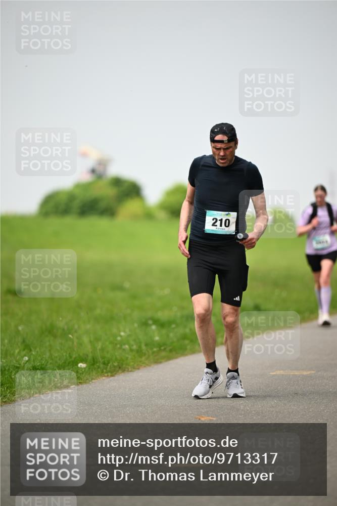 10.05.2026 - 8. Wedeler Halbmarathon Dr. Thomas Lammeyer http://msf.ph/oto/9713317 10.05.2026 12:13:38 Laufen 210 meine-sportfotos.de