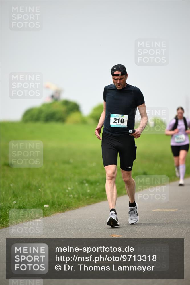 10.05.2026 - 8. Wedeler Halbmarathon Dr. Thomas Lammeyer http://msf.ph/oto/9713318 10.05.2026 12:13:38 Laufen 210 meine-sportfotos.de