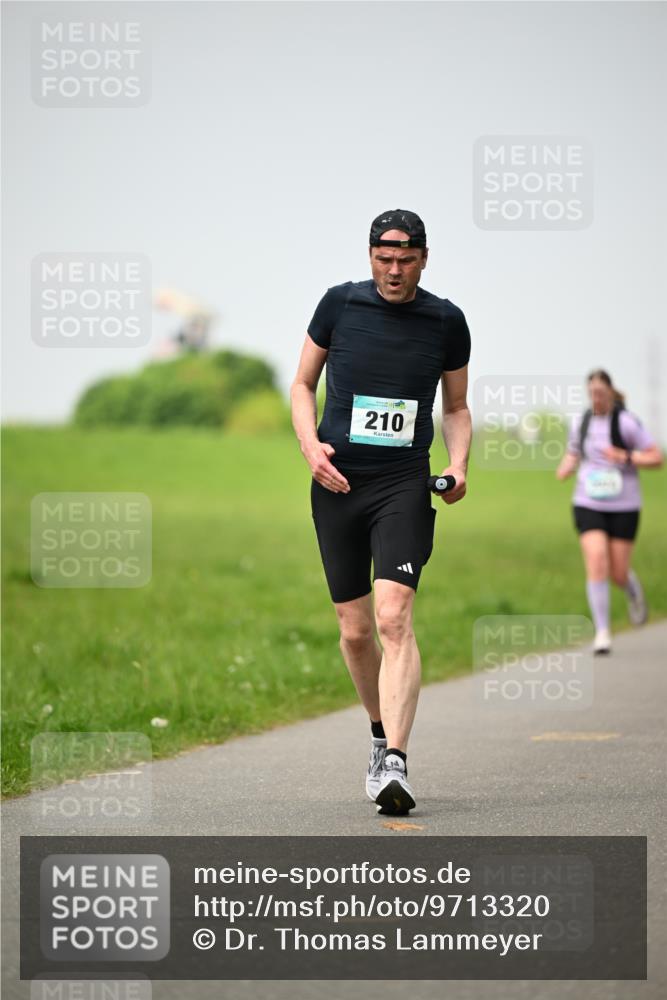 10.05.2026 - 8. Wedeler Halbmarathon Dr. Thomas Lammeyer http://msf.ph/oto/9713320 10.05.2026 12:13:38 Laufen 210 meine-sportfotos.de
