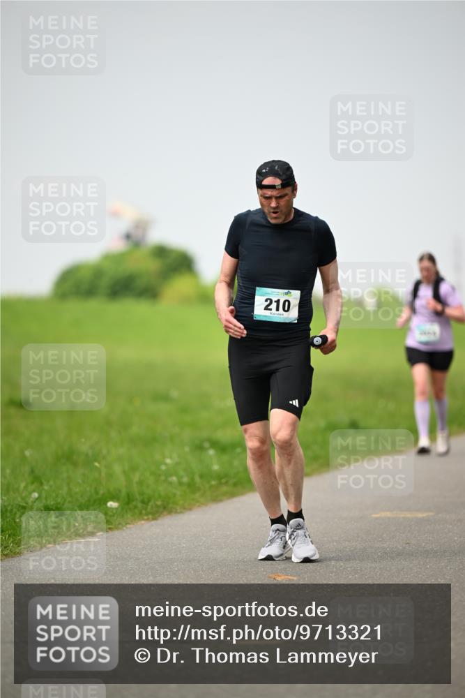 10.05.2026 - 8. Wedeler Halbmarathon Dr. Thomas Lammeyer http://msf.ph/oto/9713321 10.05.2026 12:13:38 Laufen 210 meine-sportfotos.de