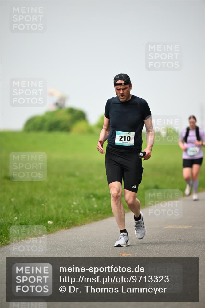 10.05.2026 - 8. Wedeler Halbmarathon Dr. Thomas Lammeyer http://msf.ph/oto/9713323 10.05.2026 12:13:38 Laufen 210 meine-sportfotos.de