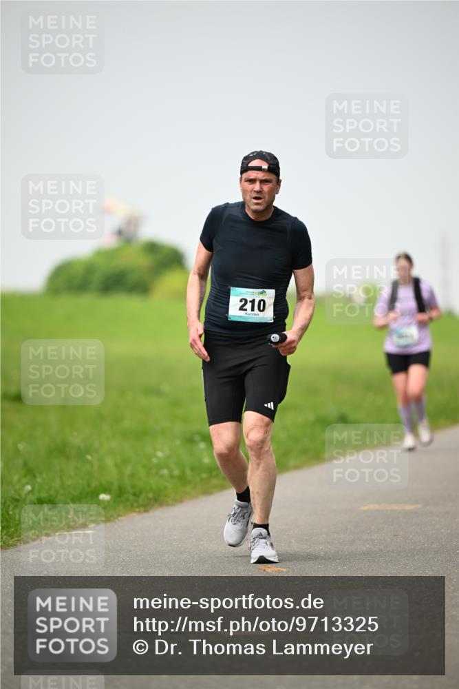 10.05.2026 - 8. Wedeler Halbmarathon Dr. Thomas Lammeyer http://msf.ph/oto/9713325 10.05.2026 12:13:39 Laufen 210 meine-sportfotos.de