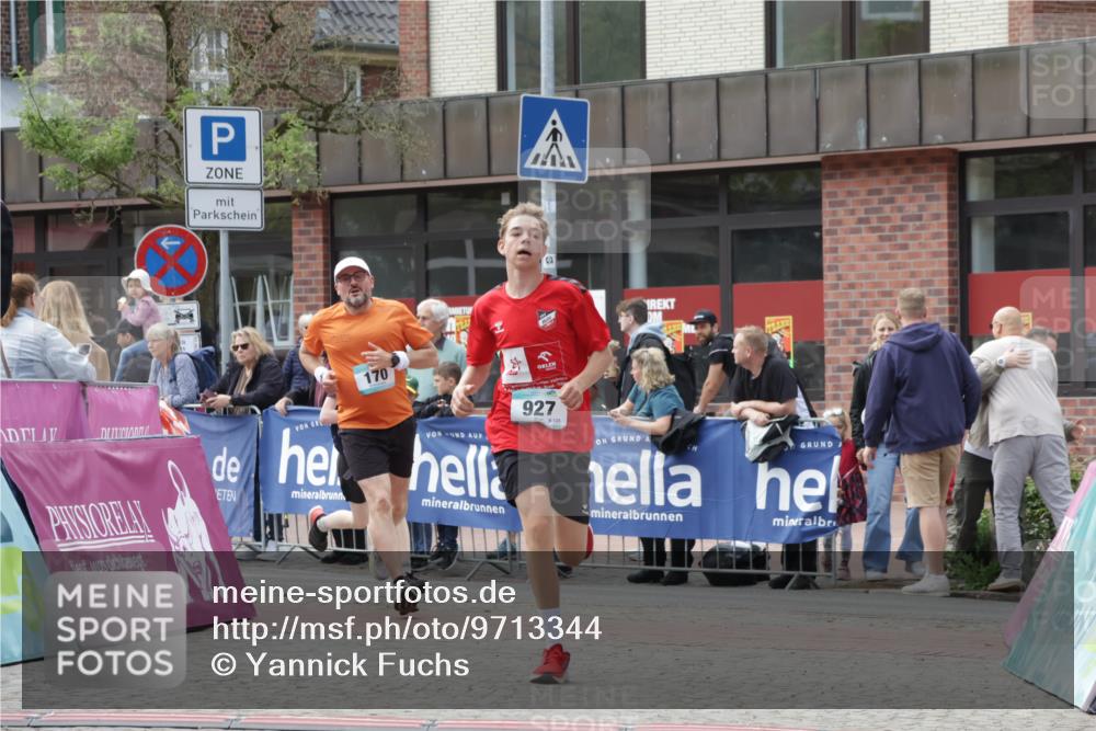 10.05.2026 - 8. Wedeler Halbmarathon Yannick Fuchs http://msf.ph/oto/9713344 10.05.2026 11:28:15 Ziel 170, 927, 2038 meine-sportfotos.de