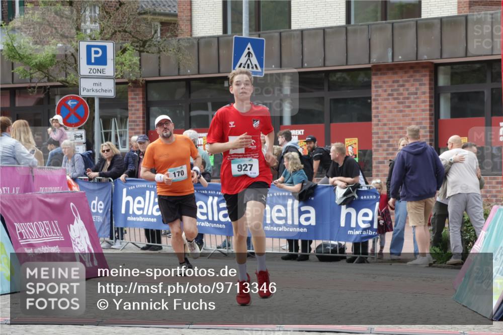 10.05.2026 - 8. Wedeler Halbmarathon Yannick Fuchs http://msf.ph/oto/9713346 10.05.2026 11:28:15 Ziel 170, 927, 2038 meine-sportfotos.de