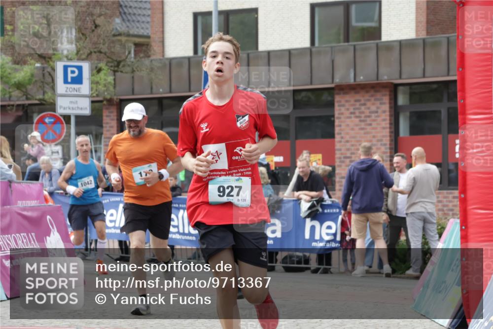10.05.2026 - 8. Wedeler Halbmarathon Yannick Fuchs http://msf.ph/oto/9713367 10.05.2026 11:28:17 Ziel 170, 927, 1042, 2038 meine-sportfotos.de
