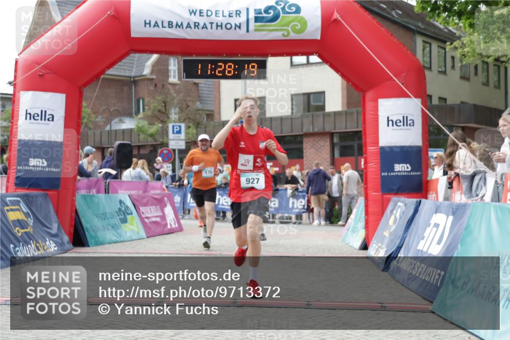 10.05.2026 - 8. Wedeler Halbmarathon Yannick Fuchs http://msf.ph/oto/9713372 10.05.2026 11:28:17 Ziel 170, 927, 1042, 2038 meine-sportfotos.de