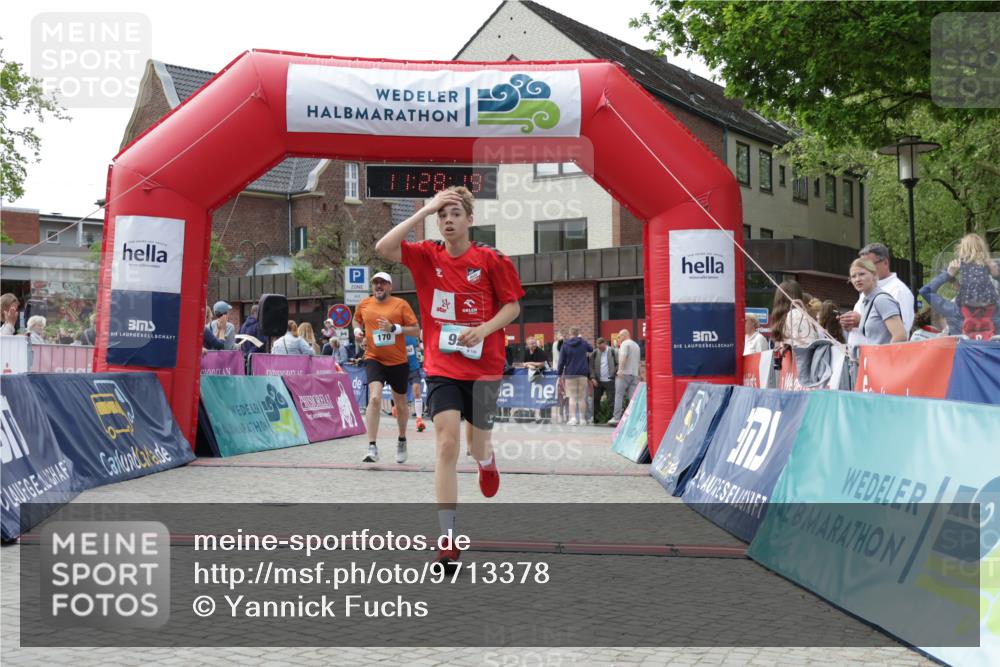 10.05.2026 - 8. Wedeler Halbmarathon Yannick Fuchs http://msf.ph/oto/9713378 10.05.2026 11:28:17 Ziel 170, 927, 1042, 2038 meine-sportfotos.de