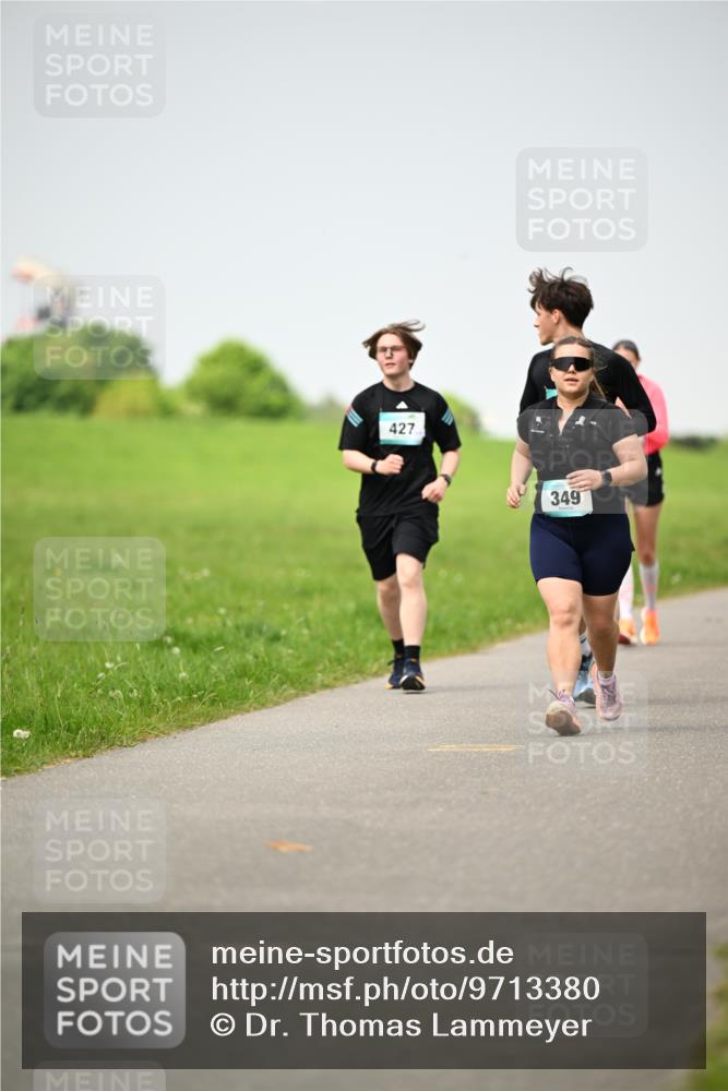 10.05.2026 - 8. Wedeler Halbmarathon Dr. Thomas Lammeyer http://msf.ph/oto/9713380 10.05.2026 12:14:00 Laufen 427, 349 meine-sportfotos.de