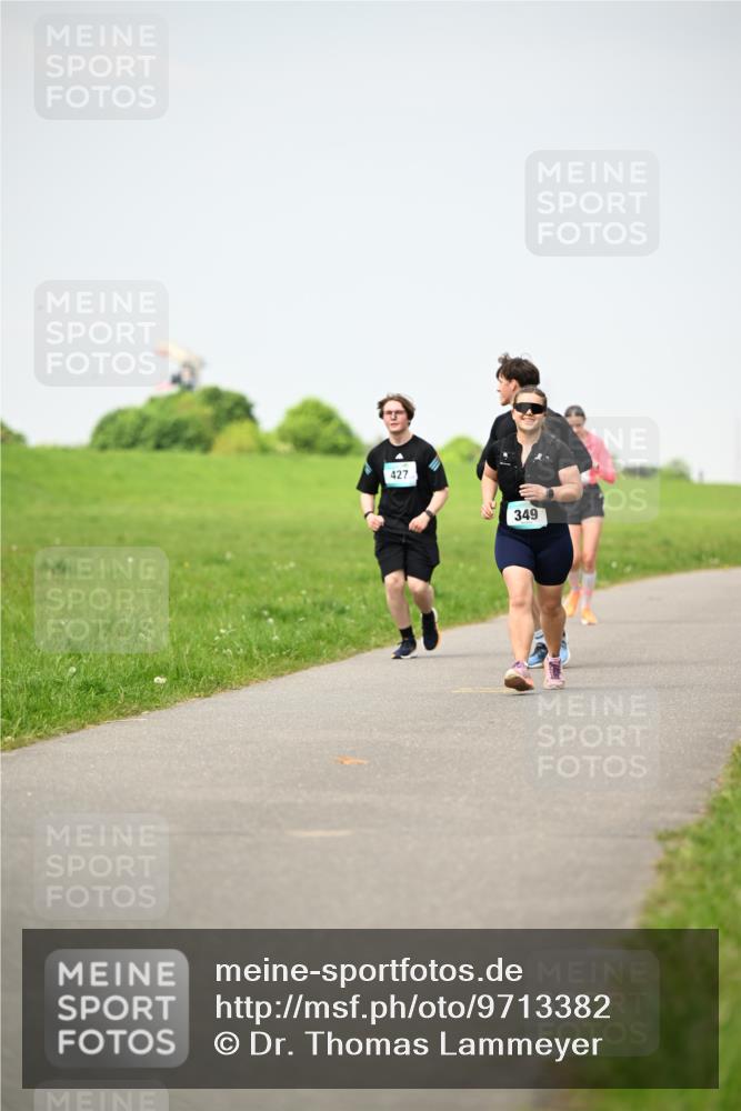 10.05.2026 - 8. Wedeler Halbmarathon Dr. Thomas Lammeyer http://msf.ph/oto/9713382 10.05.2026 12:14:01 Laufen 427, 349 meine-sportfotos.de
