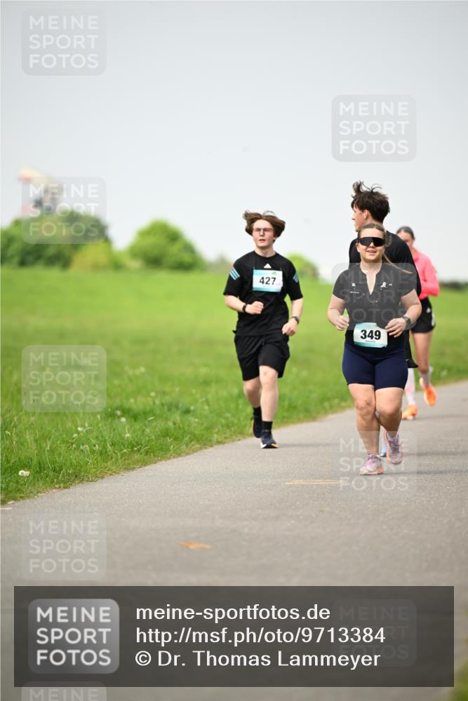 10.05.2026 - 8. Wedeler Halbmarathon Dr. Thomas Lammeyer http://msf.ph/oto/9713384 10.05.2026 12:14:00 Laufen 427, 349 meine-sportfotos.de