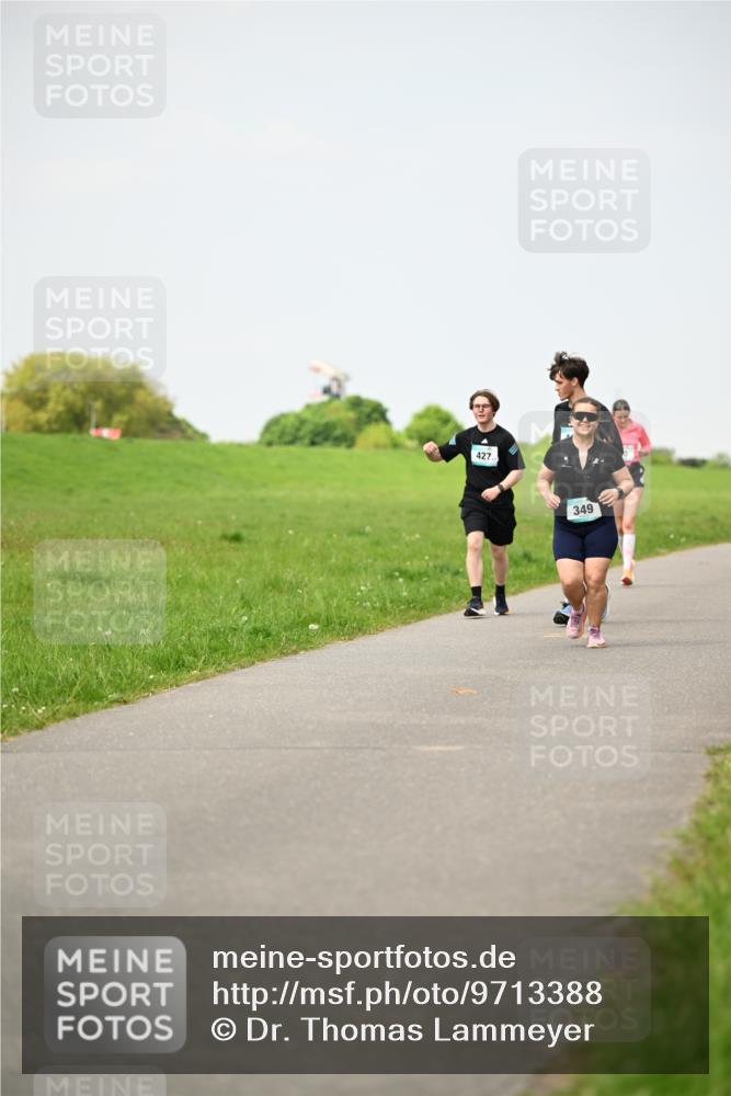 10.05.2026 - 8. Wedeler Halbmarathon Dr. Thomas Lammeyer http://msf.ph/oto/9713388 10.05.2026 12:14:01 Laufen 427, 349 meine-sportfotos.de