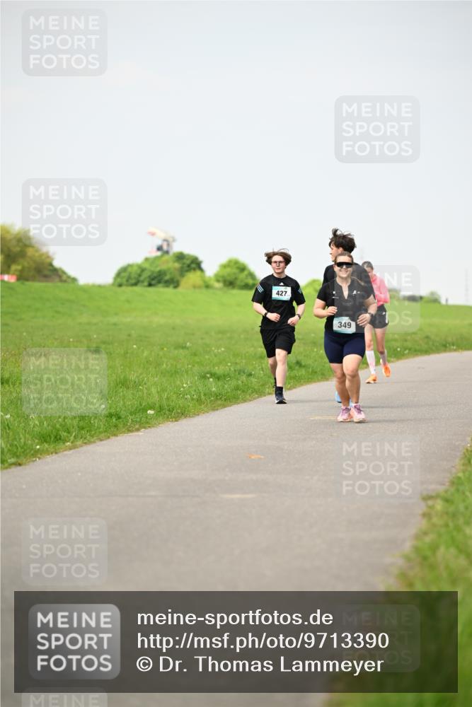 10.05.2026 - 8. Wedeler Halbmarathon Dr. Thomas Lammeyer http://msf.ph/oto/9713390 10.05.2026 12:14:01 Laufen 427, 349 meine-sportfotos.de