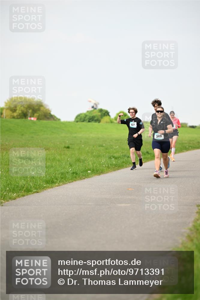 10.05.2026 - 8. Wedeler Halbmarathon Dr. Thomas Lammeyer http://msf.ph/oto/9713391 10.05.2026 12:14:01 Laufen 427, 349 meine-sportfotos.de