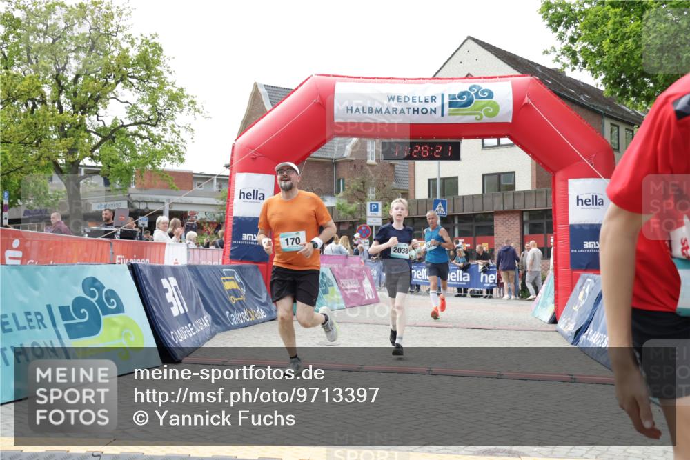 10.05.2026 - 8. Wedeler Halbmarathon Yannick Fuchs http://msf.ph/oto/9713397 10.05.2026 11:28:19 Ziel 170, 927, 1042, 2038 meine-sportfotos.de