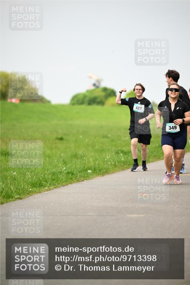 10.05.2026 - 8. Wedeler Halbmarathon Dr. Thomas Lammeyer http://msf.ph/oto/9713398 10.05.2026 12:14:02 Laufen 427, 349 meine-sportfotos.de
