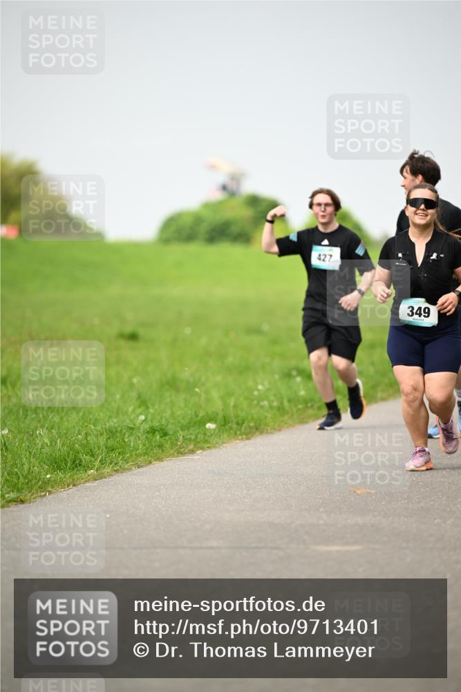 10.05.2026 - 8. Wedeler Halbmarathon Dr. Thomas Lammeyer http://msf.ph/oto/9713401 10.05.2026 12:14:02 Laufen 427, 349 meine-sportfotos.de