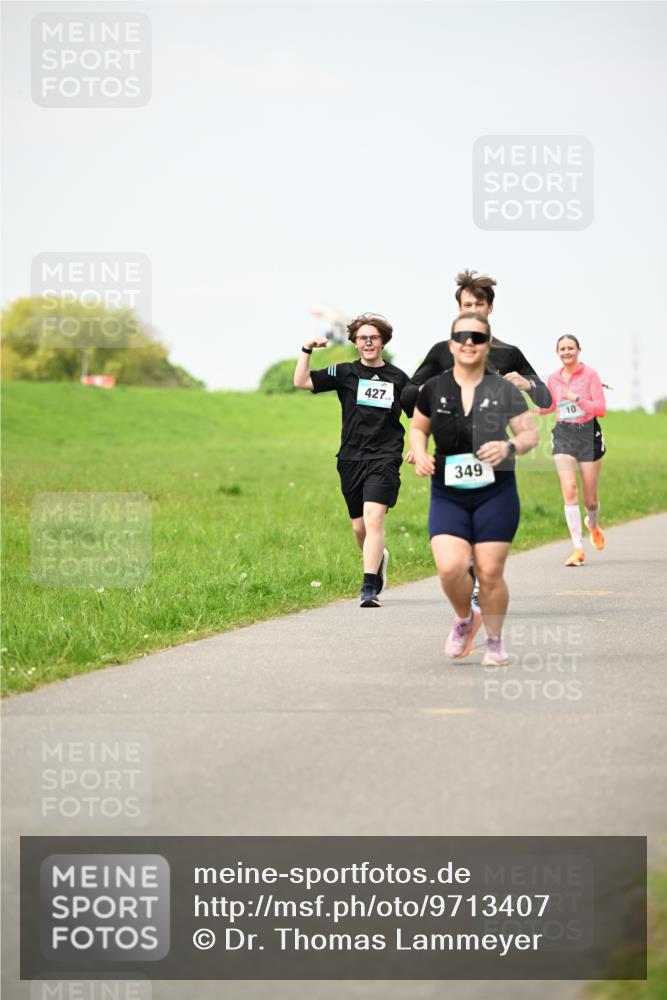 10.05.2026 - 8. Wedeler Halbmarathon Dr. Thomas Lammeyer http://msf.ph/oto/9713407 10.05.2026 12:14:03 Laufen 427, 349 meine-sportfotos.de