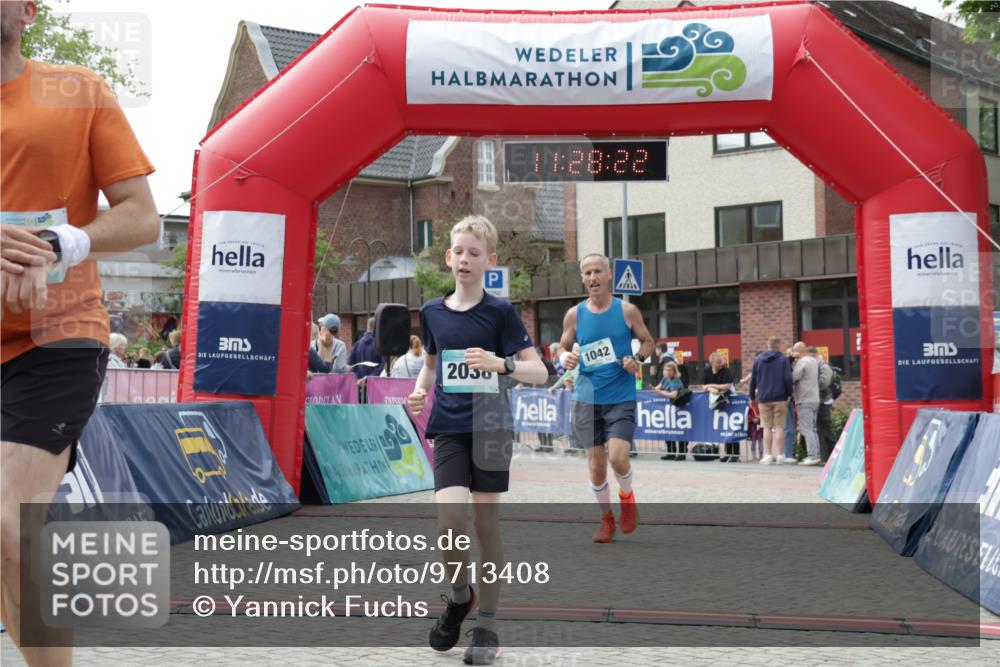 10.05.2026 - 8. Wedeler Halbmarathon Yannick Fuchs http://msf.ph/oto/9713408 10.05.2026 11:28:20 Ziel 170, 927, 1042, 2038 meine-sportfotos.de
