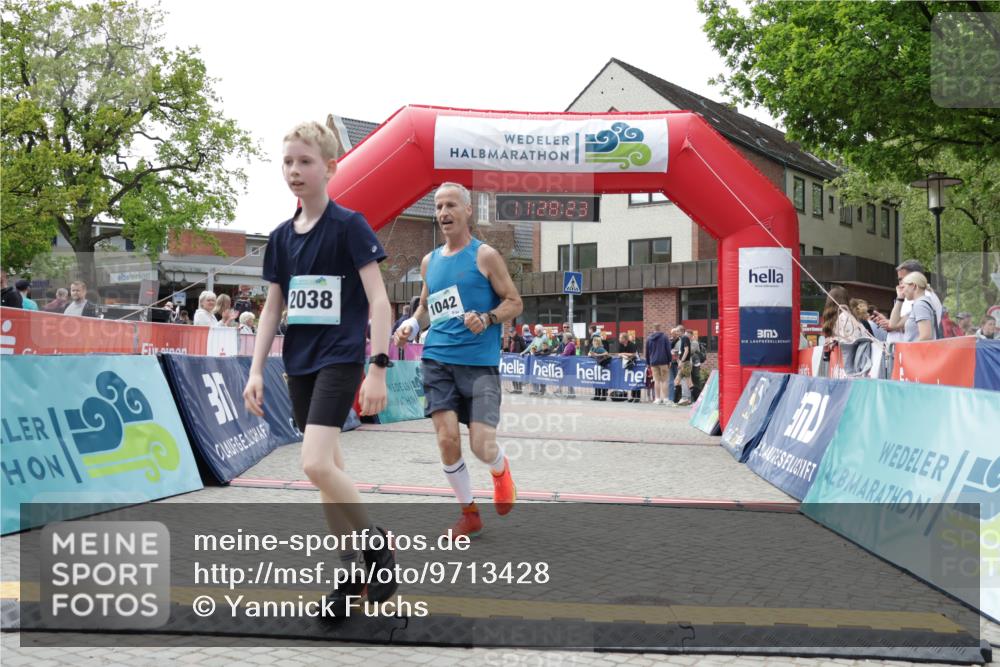 10.05.2026 - 8. Wedeler Halbmarathon Yannick Fuchs http://msf.ph/oto/9713428 10.05.2026 11:28:22 Ziel 170, 927, 1042, 2038 meine-sportfotos.de