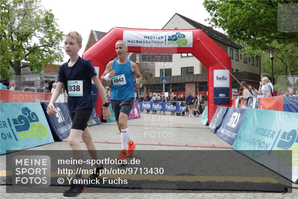 10.05.2026 - 8. Wedeler Halbmarathon Yannick Fuchs http://msf.ph/oto/9713430 10.05.2026 11:28:22 Ziel 170, 927, 1042, 2038 meine-sportfotos.de