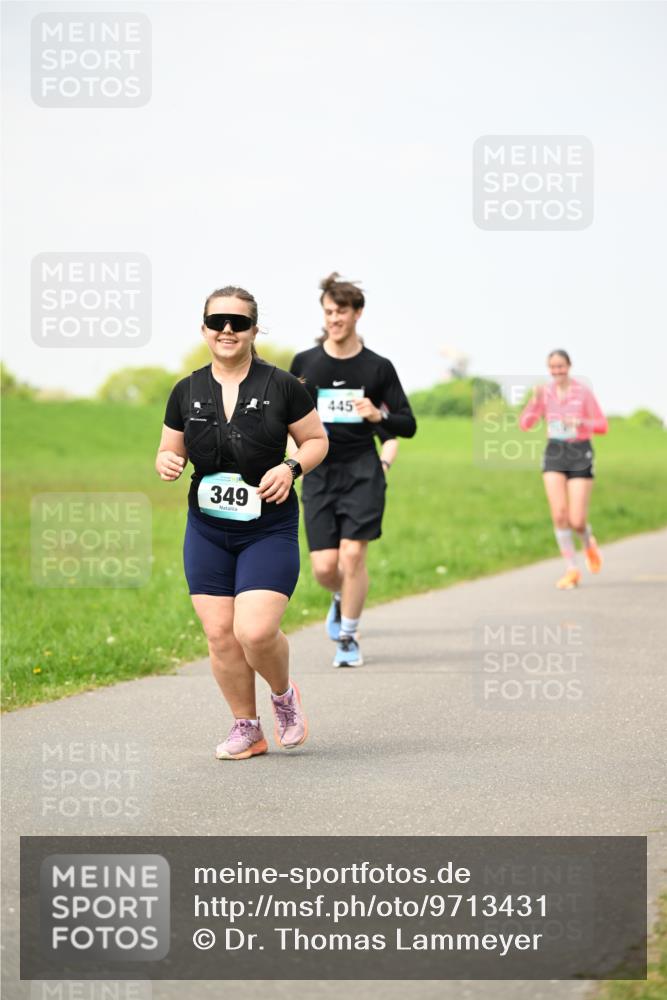 10.05.2026 - 8. Wedeler Halbmarathon Dr. Thomas Lammeyer http://msf.ph/oto/9713431 10.05.2026 12:14:05 Laufen 349, 445 meine-sportfotos.de