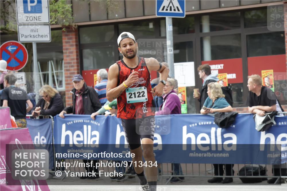 10.05.2026 - 8. Wedeler Halbmarathon Yannick Fuchs http://msf.ph/oto/9713434 10.05.2026 11:28:27 Ziel 2122 meine-sportfotos.de