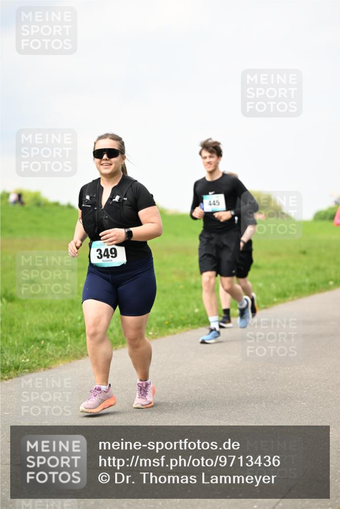 10.05.2026 - 8. Wedeler Halbmarathon Dr. Thomas Lammeyer http://msf.ph/oto/9713436 10.05.2026 12:14:06 Laufen 349, 445 meine-sportfotos.de