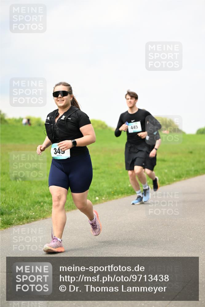 10.05.2026 - 8. Wedeler Halbmarathon Dr. Thomas Lammeyer http://msf.ph/oto/9713438 10.05.2026 12:14:07 Laufen 345, 445 meine-sportfotos.de