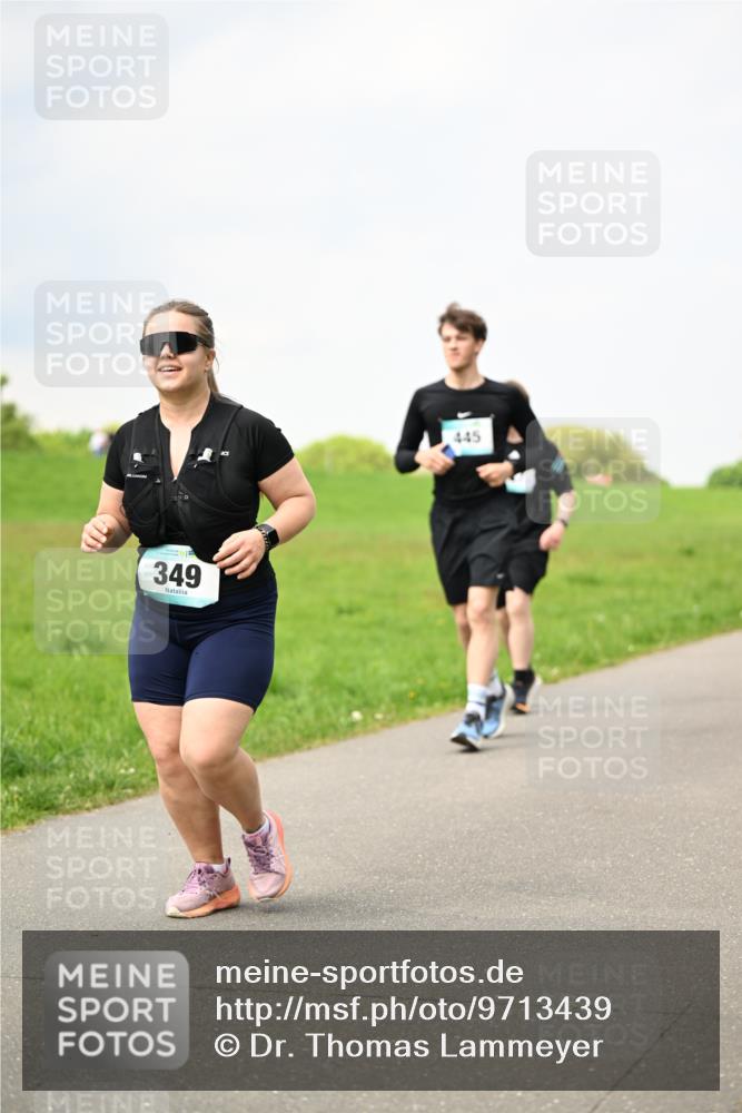 10.05.2026 - 8. Wedeler Halbmarathon Dr. Thomas Lammeyer http://msf.ph/oto/9713439 10.05.2026 12:14:07 Laufen 349, 445 meine-sportfotos.de