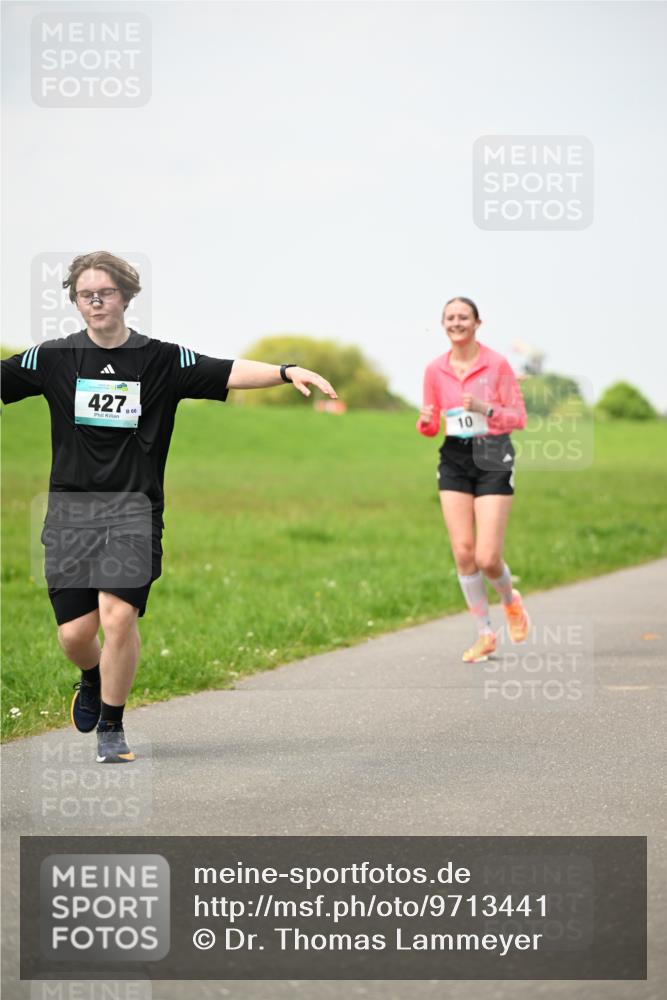 10.05.2026 - 8. Wedeler Halbmarathon Dr. Thomas Lammeyer http://msf.ph/oto/9713441 10.05.2026 12:14:08 Laufen 427 meine-sportfotos.de