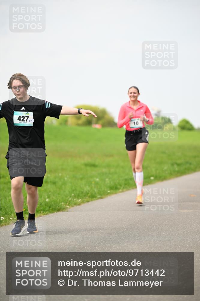10.05.2026 - 8. Wedeler Halbmarathon Dr. Thomas Lammeyer http://msf.ph/oto/9713442 10.05.2026 12:14:08 Laufen 427 meine-sportfotos.de
