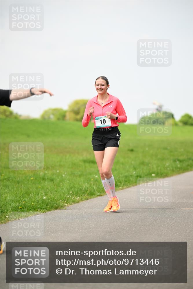 10.05.2026 - 8. Wedeler Halbmarathon Dr. Thomas Lammeyer http://msf.ph/oto/9713446 10.05.2026 12:14:09 Laufen  meine-sportfotos.de