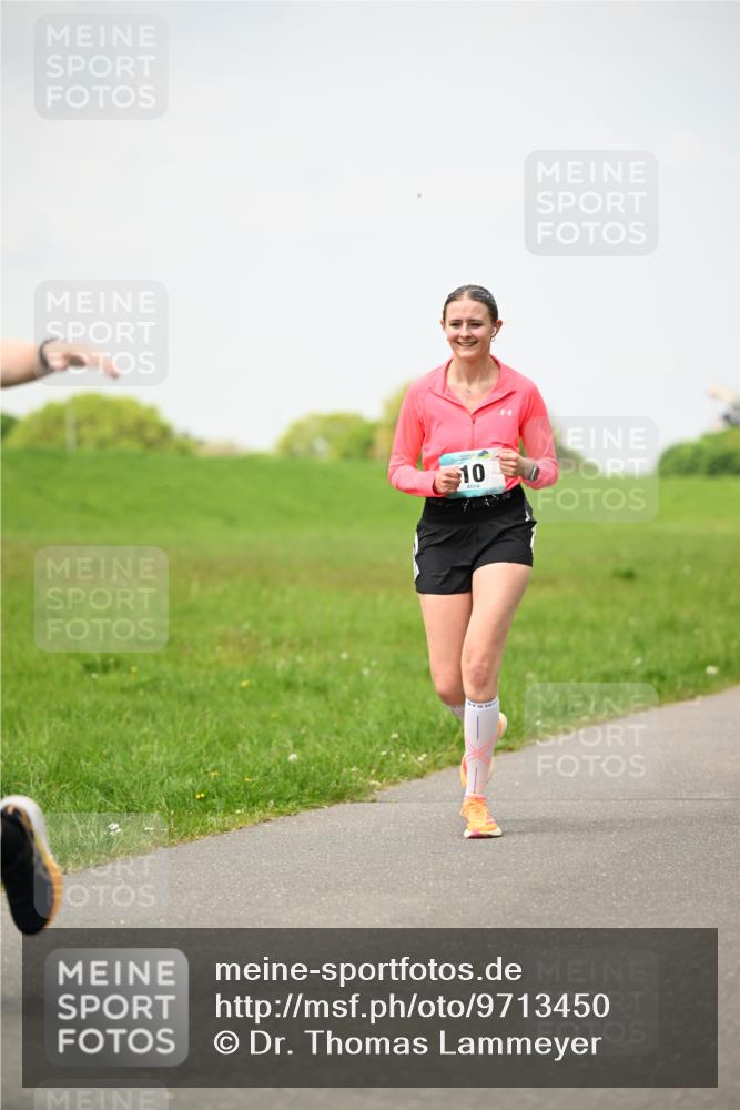10.05.2026 - 8. Wedeler Halbmarathon Dr. Thomas Lammeyer http://msf.ph/oto/9713450 10.05.2026 12:14:09 Laufen  meine-sportfotos.de