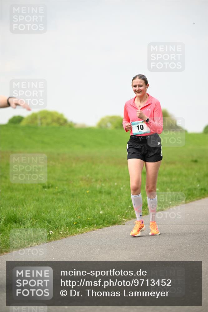 10.05.2026 - 8. Wedeler Halbmarathon Dr. Thomas Lammeyer http://msf.ph/oto/9713452 10.05.2026 12:14:09 Laufen  meine-sportfotos.de