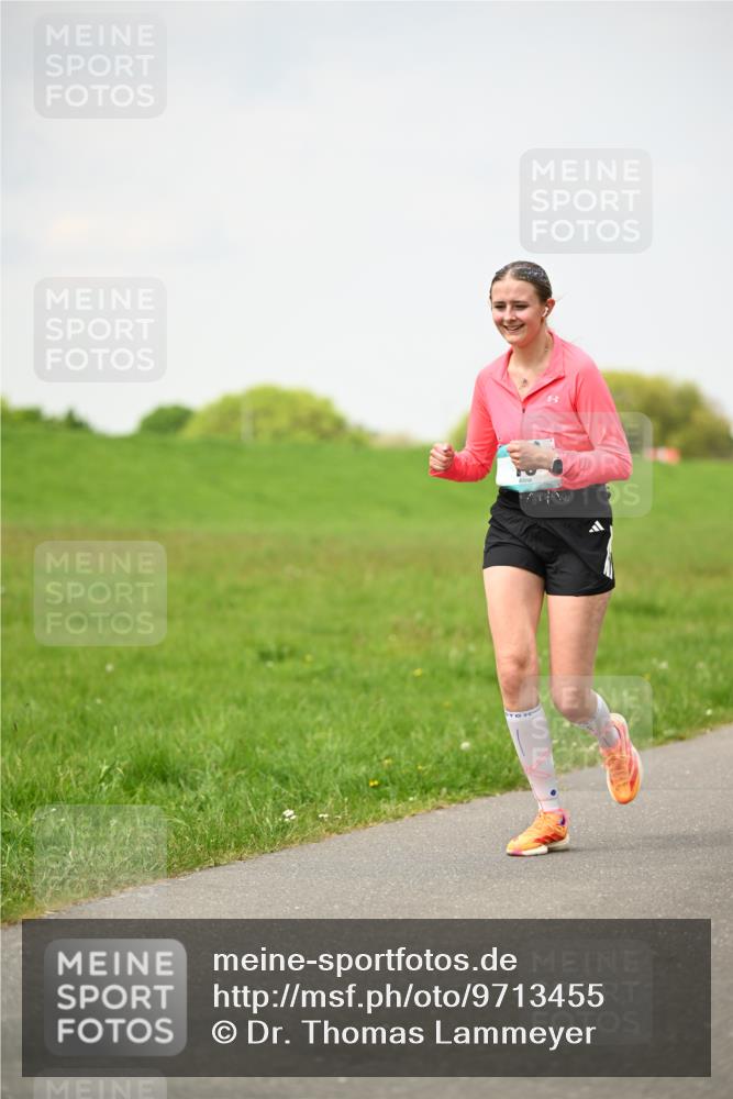 10.05.2026 - 8. Wedeler Halbmarathon Dr. Thomas Lammeyer http://msf.ph/oto/9713455 10.05.2026 12:14:09 Laufen  meine-sportfotos.de
