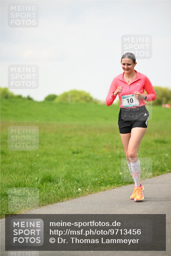 10.05.2026 - 8. Wedeler Halbmarathon Dr. Thomas Lammeyer http://msf.ph/oto/9713456 10.05.2026 12:14:09 Laufen  meine-sportfotos.de