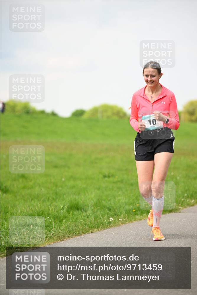 10.05.2026 - 8. Wedeler Halbmarathon Dr. Thomas Lammeyer http://msf.ph/oto/9713459 10.05.2026 12:14:10 Laufen  meine-sportfotos.de