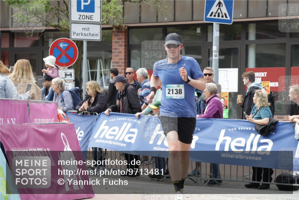 10.05.2026 - 8. Wedeler Halbmarathon Yannick Fuchs http://msf.ph/oto/9713481 10.05.2026 11:28:33 Ziel 2122, 2138 meine-sportfotos.de