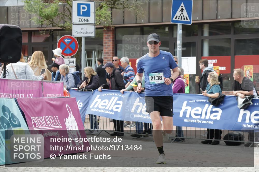 10.05.2026 - 8. Wedeler Halbmarathon Yannick Fuchs http://msf.ph/oto/9713484 10.05.2026 11:28:33 Ziel 2122, 2138 meine-sportfotos.de