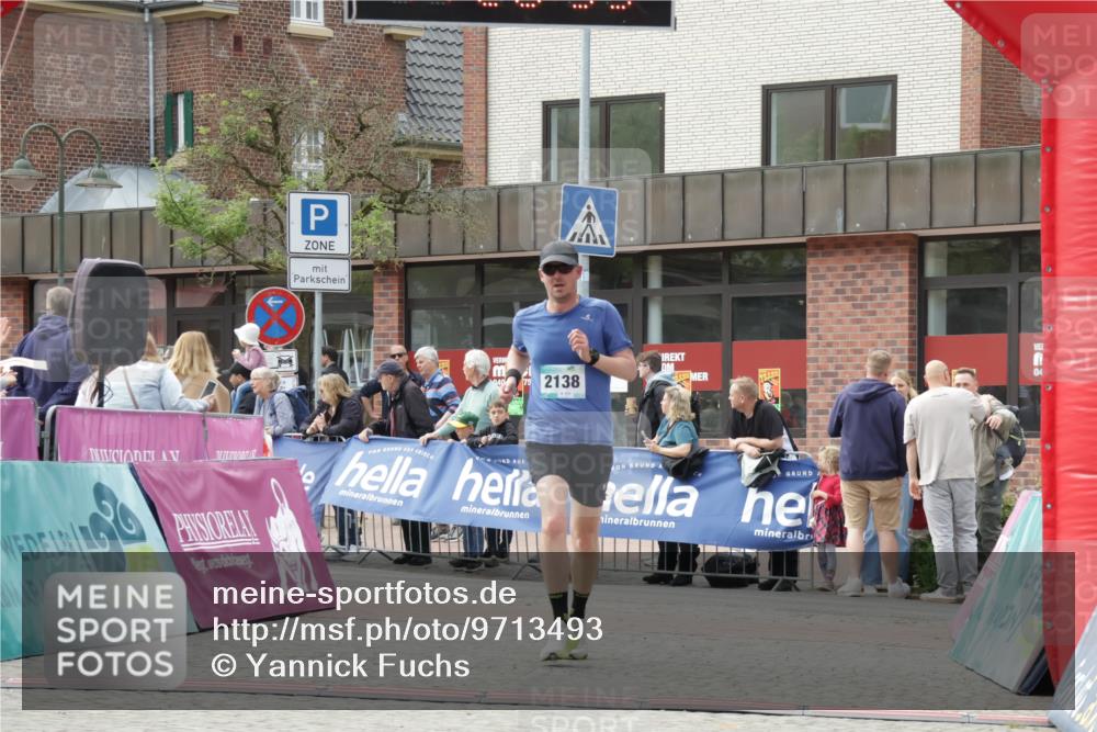 10.05.2026 - 8. Wedeler Halbmarathon Yannick Fuchs http://msf.ph/oto/9713493 10.05.2026 11:28:33 Ziel 2122, 2138 meine-sportfotos.de