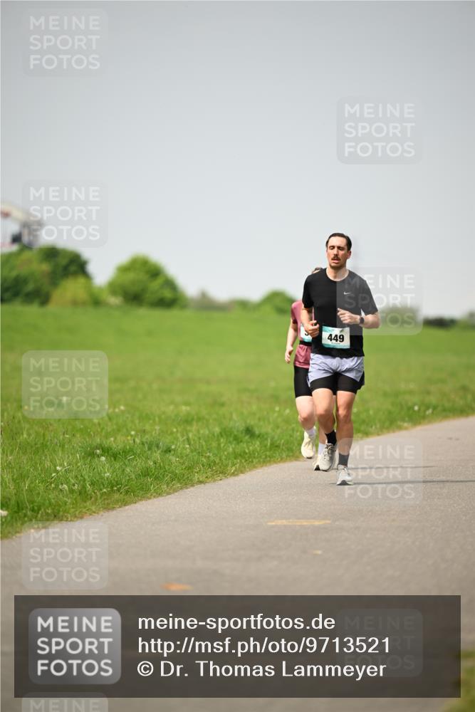 10.05.2026 - 8. Wedeler Halbmarathon Dr. Thomas Lammeyer http://msf.ph/oto/9713521 10.05.2026 12:14:34 Laufen 449 meine-sportfotos.de