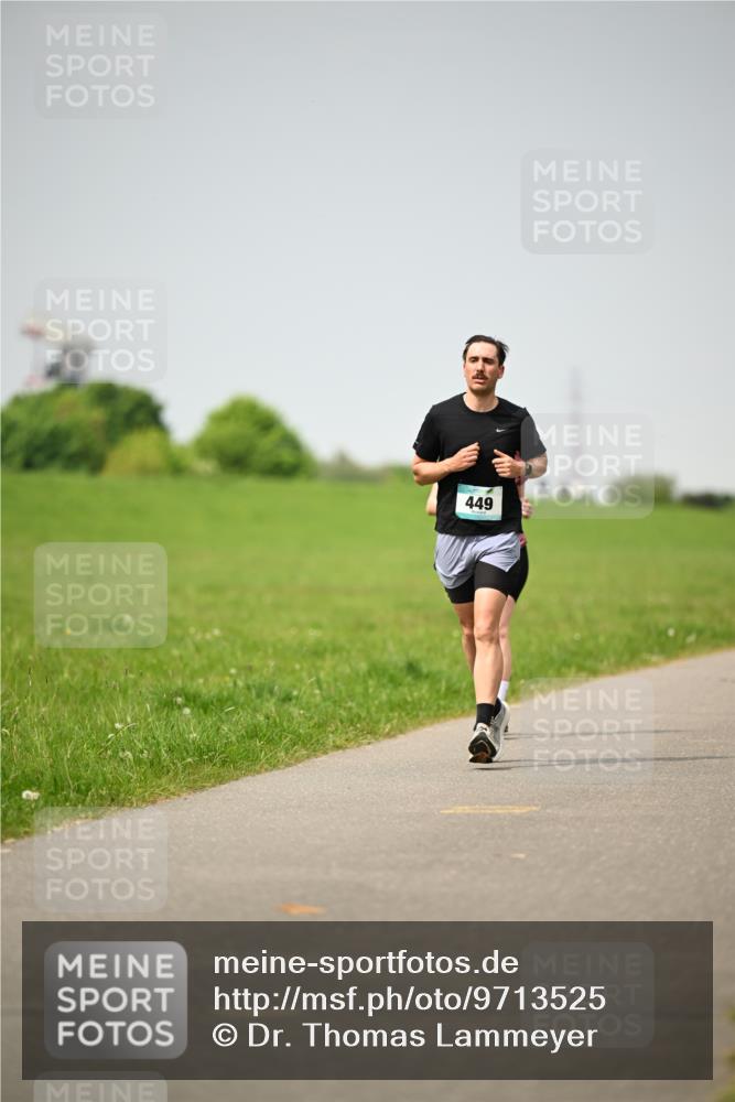 10.05.2026 - 8. Wedeler Halbmarathon Dr. Thomas Lammeyer http://msf.ph/oto/9713525 10.05.2026 12:14:34 Laufen 449 meine-sportfotos.de
